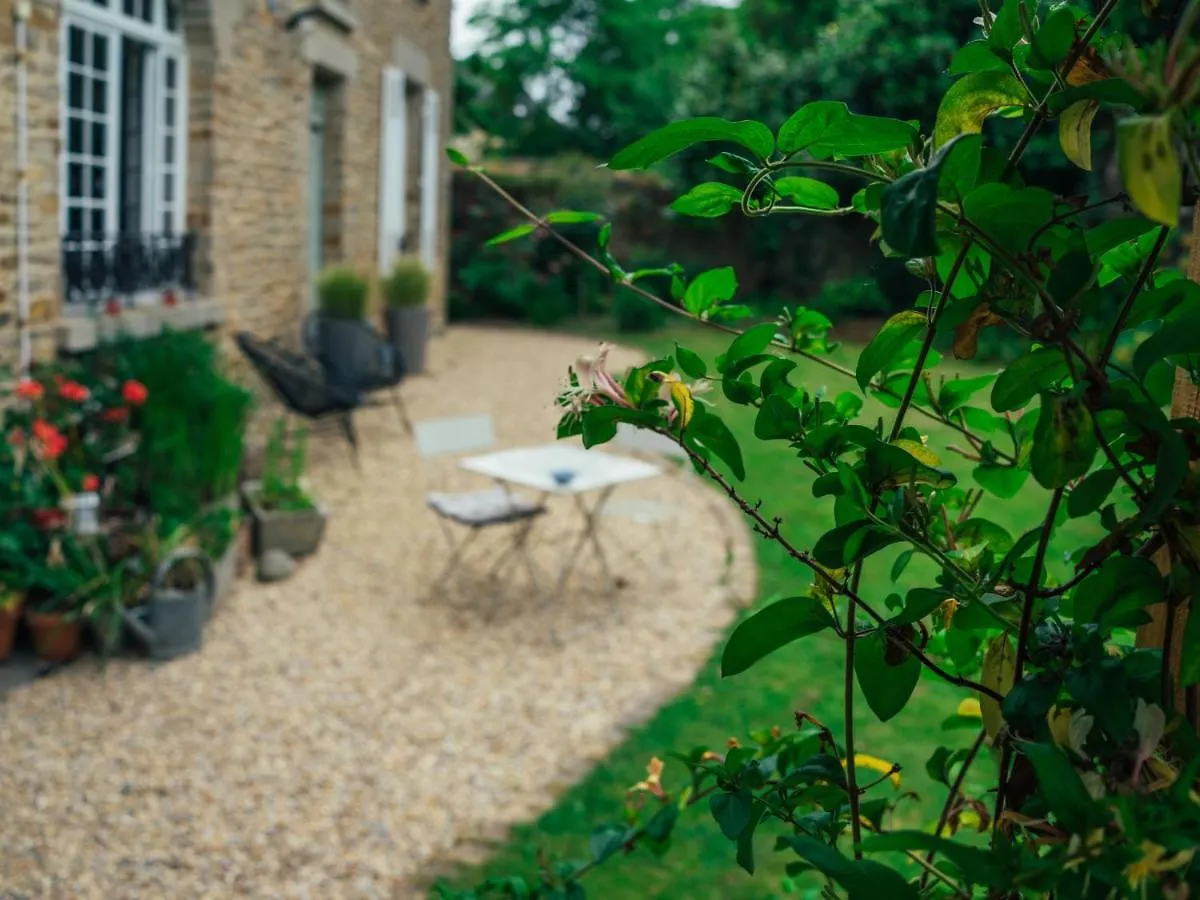 조셀린 Le 14 St Michel B&B